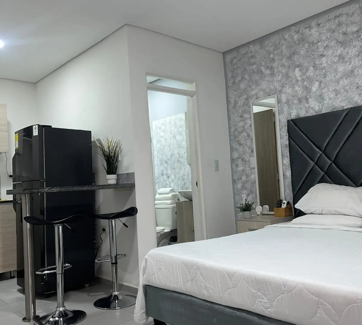Comodo Y Centrado Apartaestudio En Cali